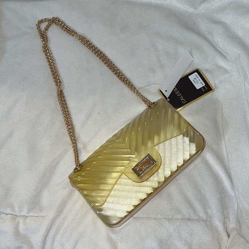 NWT Vintage Caleesa NWT Yellow Embossed WI
Golden Chain Strap Shoulder Bag